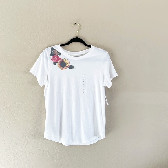 Old Navy Tops - 🌿Final‎ Sale 
Old Navy Tshirt